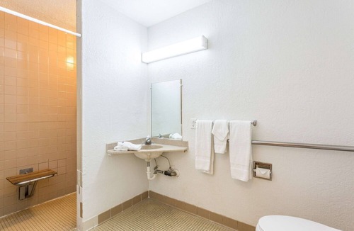 Canyon Acres Hotel | Motel 6 Albuquerque, NM - Northeast