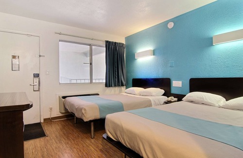 Carlsbad Hotel | Motel 6 Carlsbad, NM