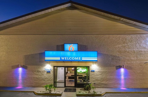 Dalton Hotel | Motel 6-Dalton, GA