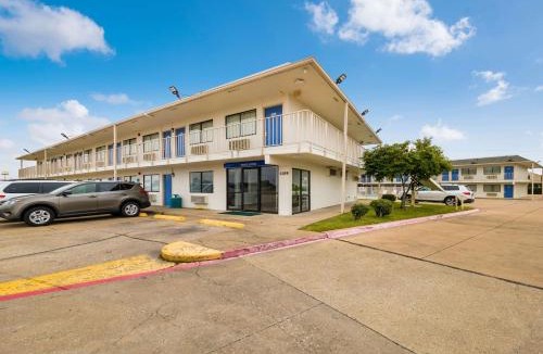 Greenville Hotel | Motel 6-Greenville, TX