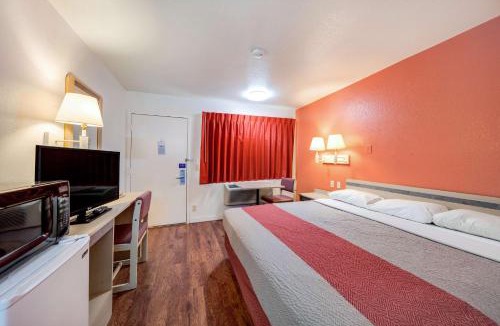 Greenville Hotel | Motel 6-Greenville, TX