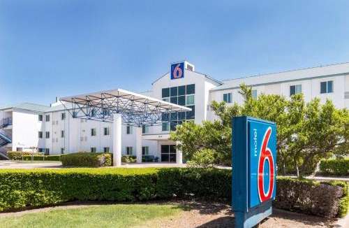 Irving Hotel | Motel 6-Irving, TX - DFW Airport North