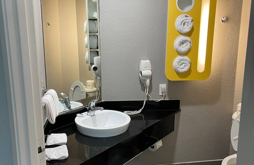 Irving Hotel | Motel 6 Irving, TX - DFW Airport North