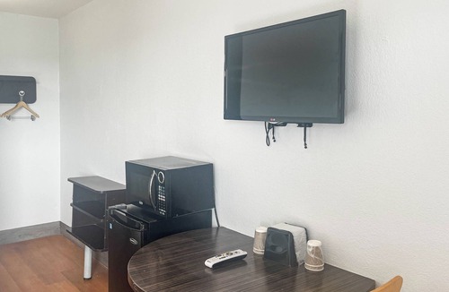 Pecos Hotel | Motel 6 – Pecos, TX