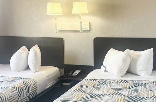 Pecos Hotel | Motel 6 – Pecos, TX