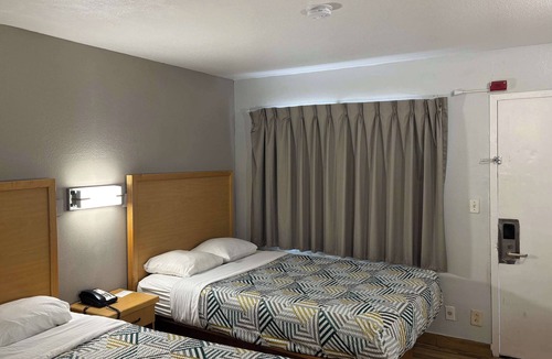 Riviera Beach Hotel | Motel 6 Riviera Beach, FL