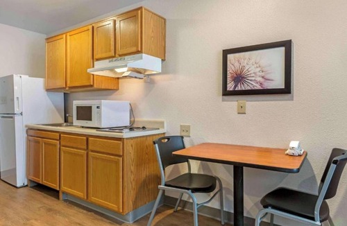 El Dorado West Hotel | Motel 6 Suites El Paso East, TX
