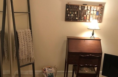 Mount Dora House | Mount Dora-Walking distance to historical downtown area, restaurants, and shops.