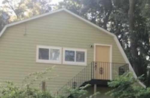 Mount Dora House | Mount Dora-Walking distance to historical downtown area, restaurants, and shops.