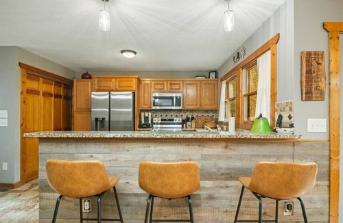 Talking Rock Cabin | Mountain 4BR Cabin Hot Tub, Theater & Pets OK