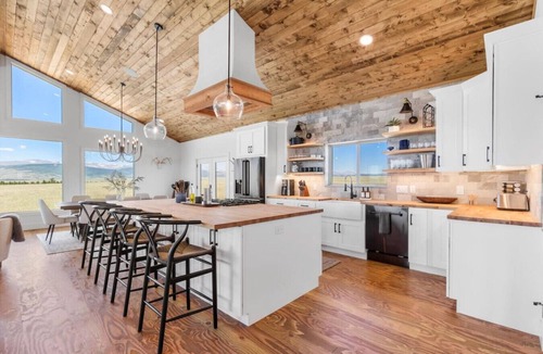 Fairplay House | Mountain Escape | Firepit, Games, Sleeps 10