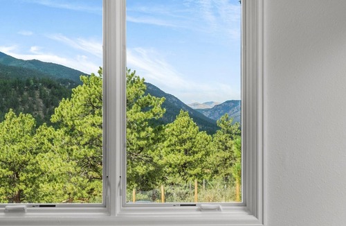 Bailey House | Mountain Escape! Views. Privacy. Beauty.
