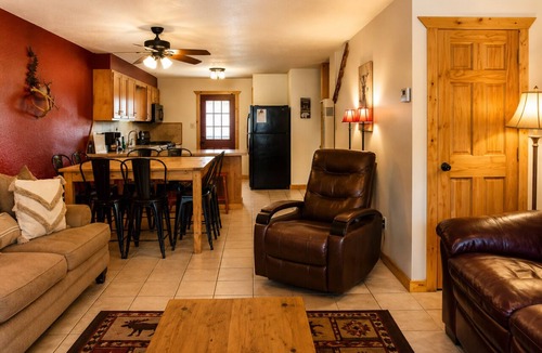 Red River House | Mountain Memories, Walk to Ski Area, Town, Fishing