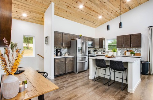 Florissant Cabin | Mountain & Pond Views, Hot Tub, Stargazing, Kid + Dog Friendly, Loft+3BR
