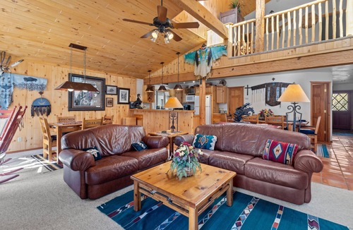 Red River House | "Mountain Spirit Riverside" Prime Riverfront Cabin, In Town,1 Block to Ski!