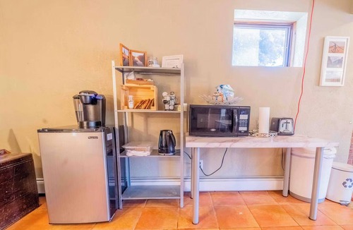 Boulder Apartment | Mountain View Retreat, Year Round Sunshine 1 bed, 1 renovated bath in Boulder