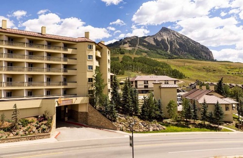 Crested Butte Hotel | Mt. Crested Butte Access + Restaurant. Pool. Spa.