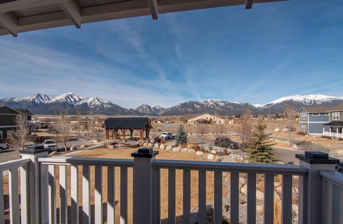 Buena Vista House | Mt. Princeton Views. Remodeled. Fire Pit & BBQ