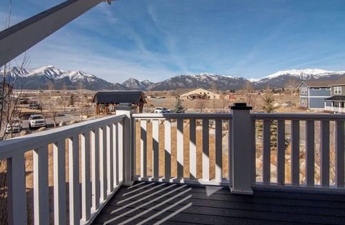 Buena Vista House | Mt. Princeton Views. Remodeled. Fire Pit & BBQ