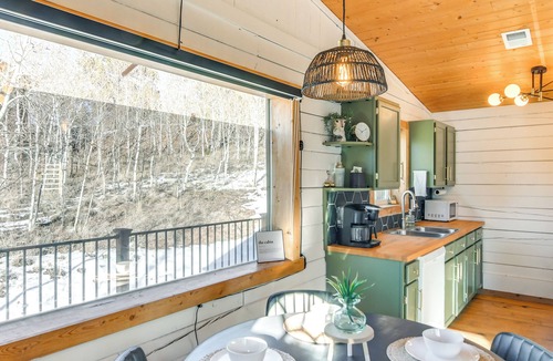 Bailey Cabin | Mtn-View Haven w/Hot Tub: 9 Mi to Dtwn Bailey