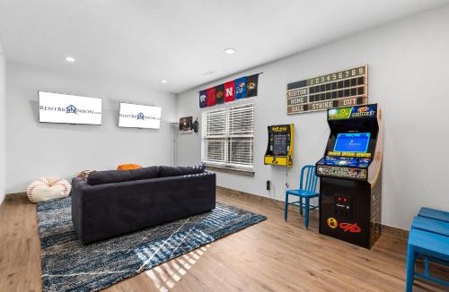 Hollister House | Multiple Arcades-Private Hot Tub-Cmty Indoor Pool-Free Daily Tickets-Water View-Cmty Dog Park
