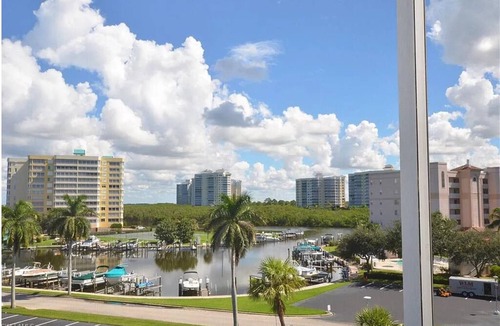 Vanderbilt Beach Condo | Naples Beachside Retreat