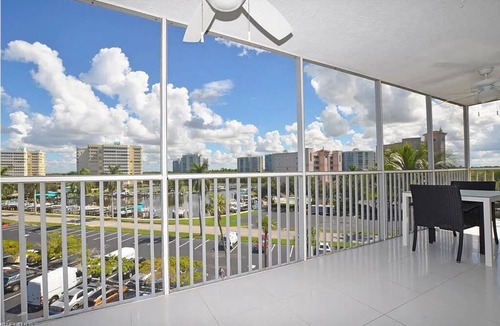 Vanderbilt Beach Condo | Naples Beachside Retreat