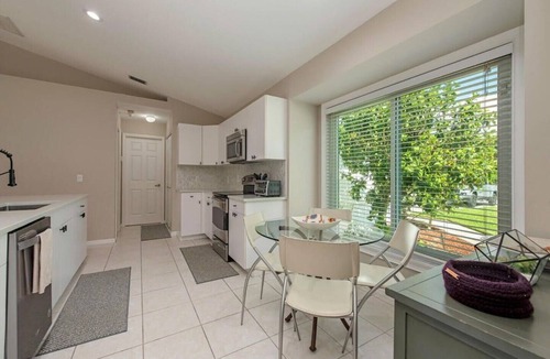Central Naples House | Naples Home Centrally Located Close To Beach & Restaurants