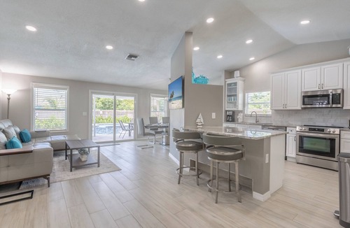 Central Naples House | Naples Home -Private Pool & Spa ,Minutes to the Beach!