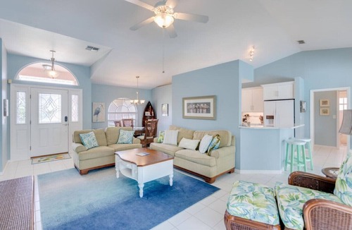 Crown Pointe House | Naples Oasis |Heated Pool |3BR /2 BA |4miles to Beach | Dog Friendly