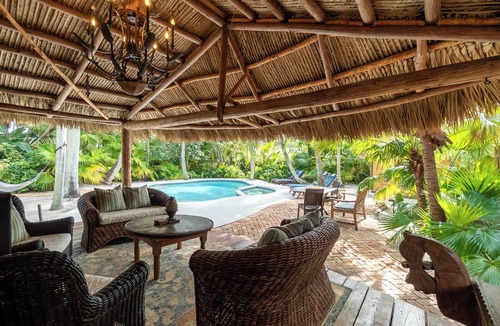 Bel Air House | Napping Tiki I Fully Stocked I Double Lot