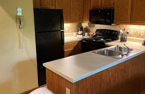 Sapphire Resort | Nature is Calling! 2 Convenient Units with Kitchen, 3 Pools, Free Parking