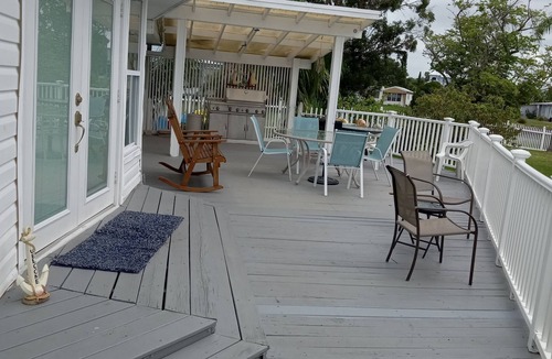 Port Richey House | Nautical Haven 175 FT PRIVATE WATERFRONT/Dock/ Kayaks/Bicycles/5 Min to Shopping