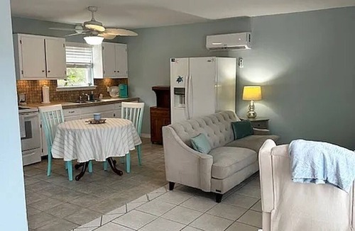 Navarre House | Navarre Poolside Retreat- Boat Friendly- 8 mins to Navarre Beach