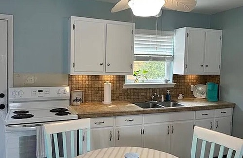 Navarre House | Navarre Poolside Retreat- Boat Friendly- 8 mins to Navarre Beach