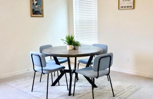 Southside House | Near Airport & Prime Location Getaway sleeps 8