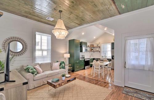 Galveston House | Near Beach & Strand: Bright Cottage in Galveston