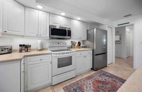 Oakland Hills Cottage | Near beaches! 2100 square foot heated pool home on the Golf Course!