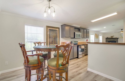 Cocoa House | Near Rocket Launches & Beaches! Cocoa Family Home