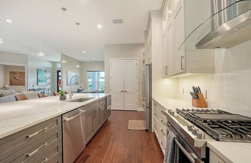 South Poinsettia House | Near Siesta Key | Palm-Lit Nights, Pool & Spa