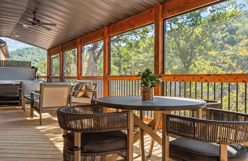 Hollister House | Near Table Rock: Private Hot Tub, Indoor & Outdoor Community Pools & Free Tickets