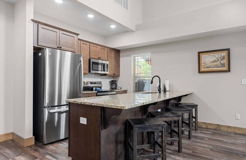Branson House | Near Thunder Ridge & Table Rock: Private Hot Tub, Community Pool & Free Tickets
