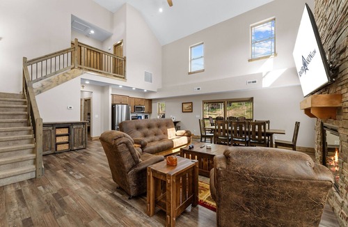Branson House | Near Thunder Ridge & Table Rock: Private Hot Tub, Community Pool & Free Tickets