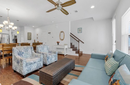 Santa Rosa Beach House | Nestled near beach-new updates-community pool-near shops, restaurants & cafes.