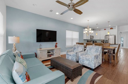 Santa Rosa Beach House | Nestled near beach-new updates-community pool-near shops, restaurants & cafes.