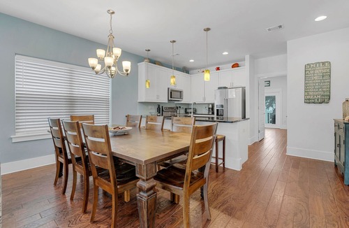 Santa Rosa Beach House | Nestled near beach-new updates-community pool-near shops, restaurants & cafes.