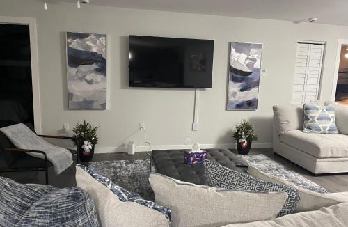 West Little River House | New 3BR in Central Miami Location for Family & Groups