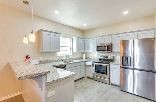 Pecos House | New 4 Bedroom/2 Bathroom in Historic Pecos! Close to Restaurants and Rodeo!