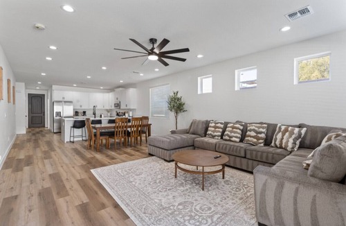 Cactus Heights House | New 4BR + Bunk Room | Mountain Views + Fire Pit