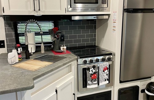 Northwest Orlando House | NEW + ADVENTUROUS 2 bedroom Disney Camper/RV!